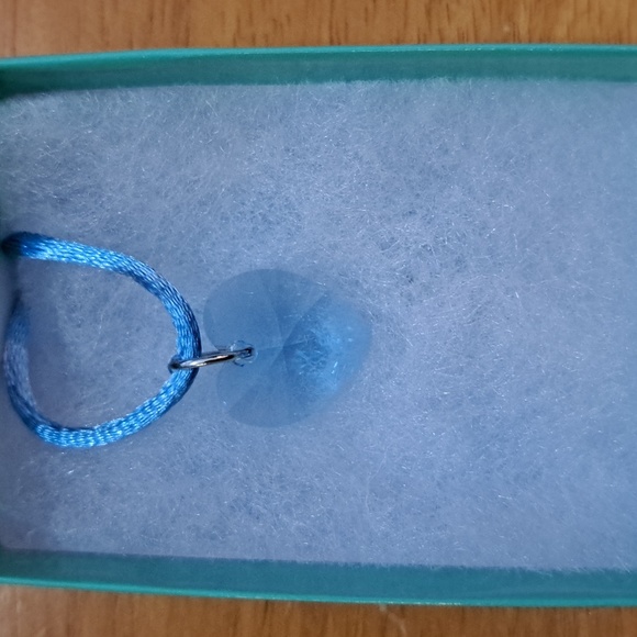 Cool Waterfall Crystal Heart Necklace - Picture 2 of 6